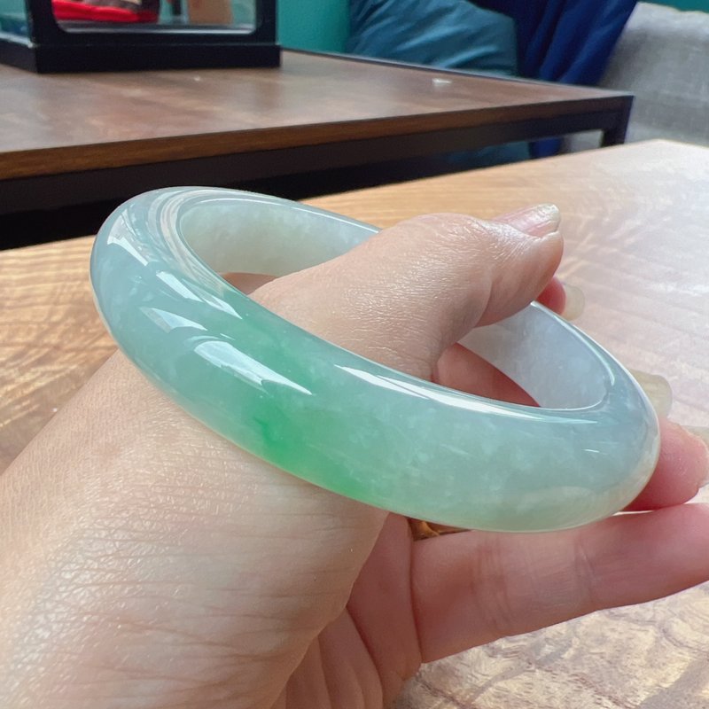 冰種飄陽綠翡翠平安鐲手鐲 | 19圍 | 天然緬甸玉翡翠A貨 | 送禮 - 手鍊/手鐲 - 玉石 綠色