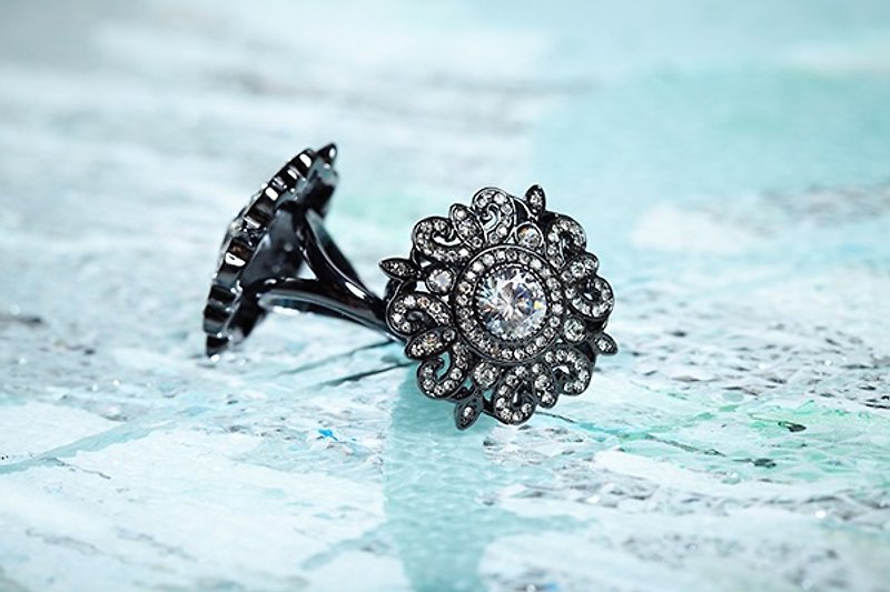施華洛世奇水鑽 歐洲古典花瓣 設計戒指 - 戒指 - 其他金屬 藍色