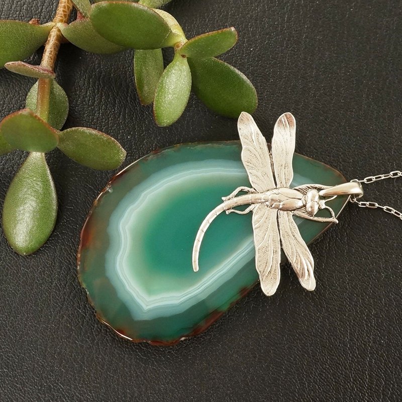 Green Agate Slice Slab Necklace Silver Dragonfly Pendant Unique Necklace Jewelry - สร้อยคอ - เครื่องประดับพลอย สีเขียว