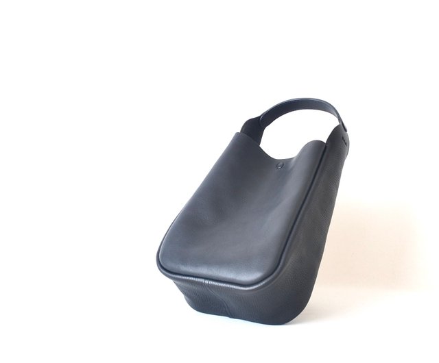 ワンハンドルトートバッグ【cowbell】手縫い仕立て - ショップ D.A.61 leather works トートバッグ・ハンドバッグ -  Pinkoi