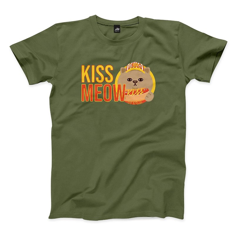 Kiss Kiss Hot Dog Fort - Army Green - Neutral T-Shirt - เสื้อยืดผู้ชาย - ผ้าฝ้าย/ผ้าลินิน สีเขียว