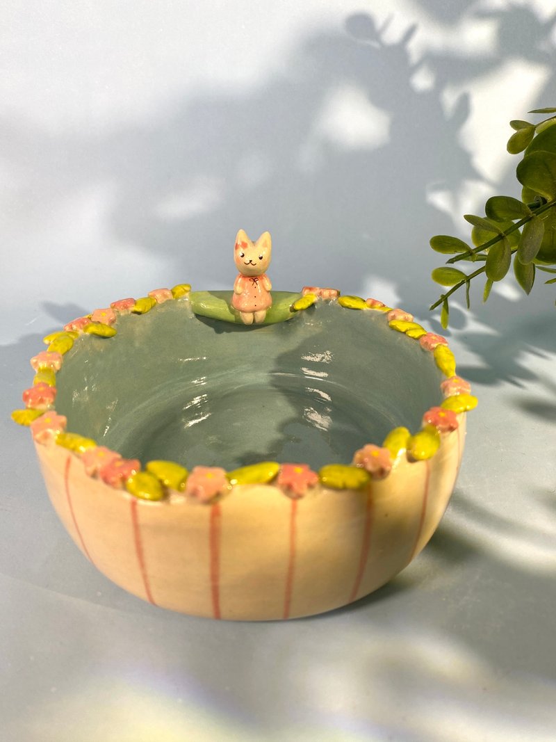 Handmade ceramic bowls with cute rabbit and flower lover, suitable for use and gifts. - 碗 - 陶 粉紅色