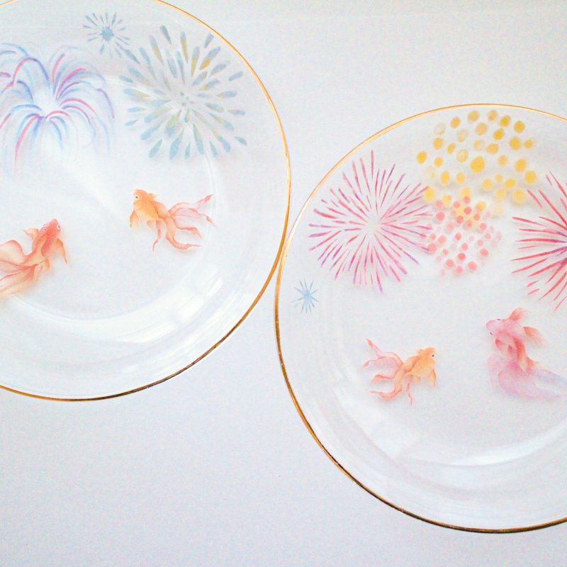 Goldfish and fireworks swimming in the sky ~Pair plate~ - จานและถาด - แก้ว หลากหลายสี