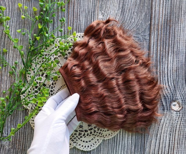 How to Curl Yarn wefts + How to Make a Doll Wig, Curls