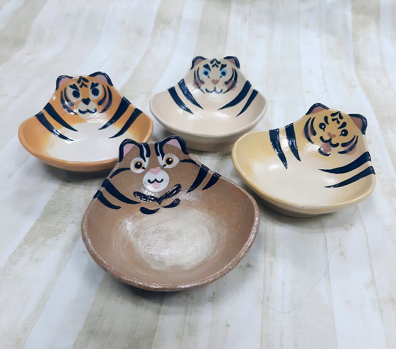 DoDo hand-made animal-shaped bowl-Huhu family. Pair bowl (shallow bowl) - ถ้วยชาม - ดินเผา สีเหลือง