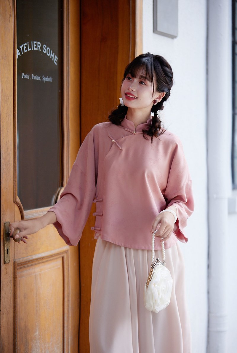 中華民国の若い女性のスーツは、ピンクの花びら襟のチャイナトップと淡いピンクのスカートを選択できます。 - チャイナドレス - ポリエステル ピンク