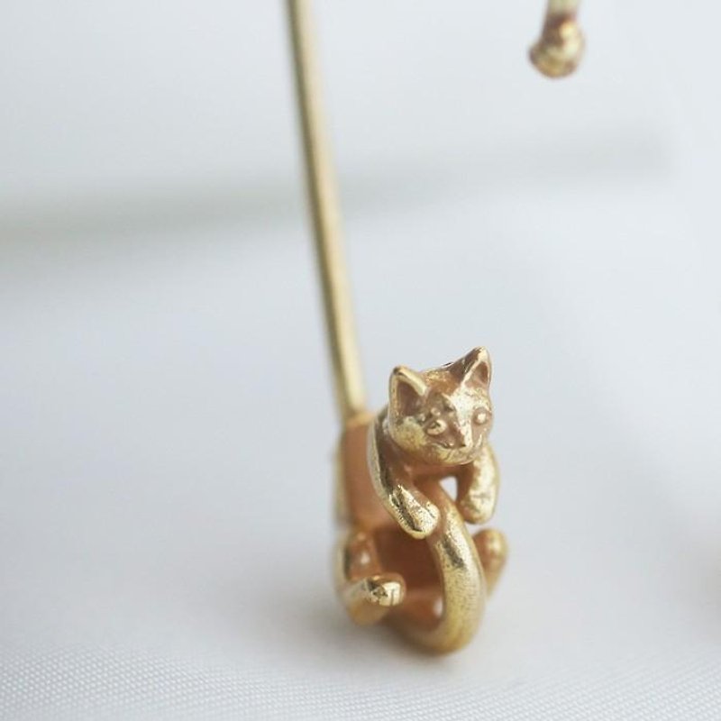 Cat Iyakafu (Antique Gold) - Earrings & Clip-ons - Other Metals Gold