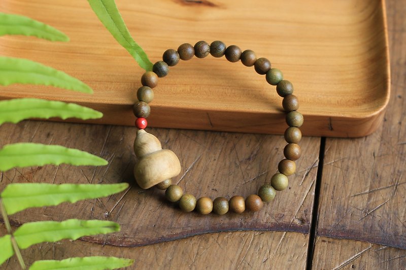 Handmade by Yiranzhi | One object, one picture | Hand-carved gourd and green sandalwood bracelets with Zhennan wood roots - สร้อยข้อมือ - ไม้ 