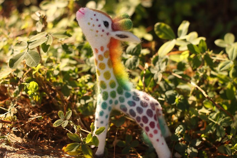 2019 new color rainbow giraffe large 17.5cm customized model - Stuffed Dolls & Figurines - Wool Multicolor
