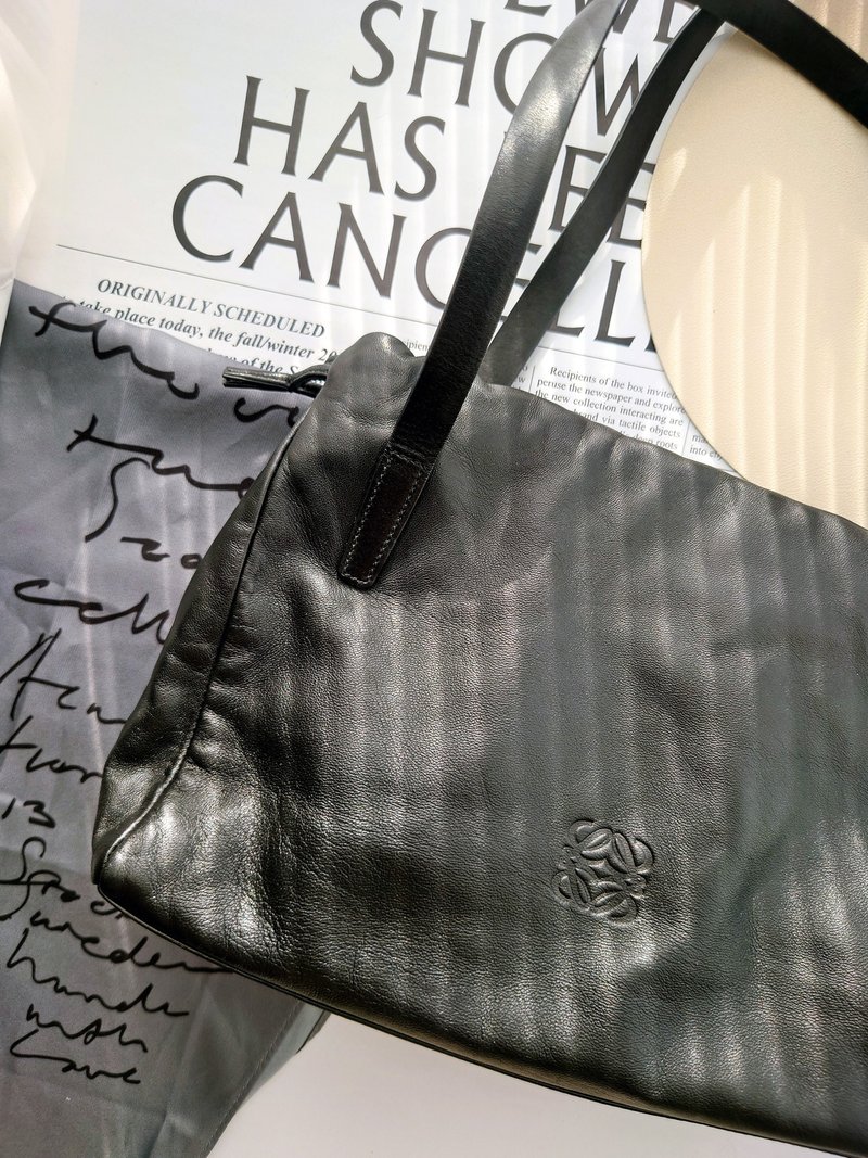 中古包 Loewe 納帕軟羊皮 托特包單肩包側揹包束繩包束繩袋通勤包 - 側背包/斜背包 - 真皮 黑色