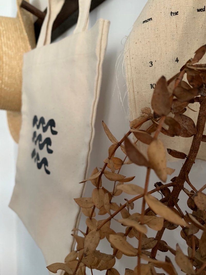 浪花帆布包 - 手提包/手提袋 - 棉．麻 白色