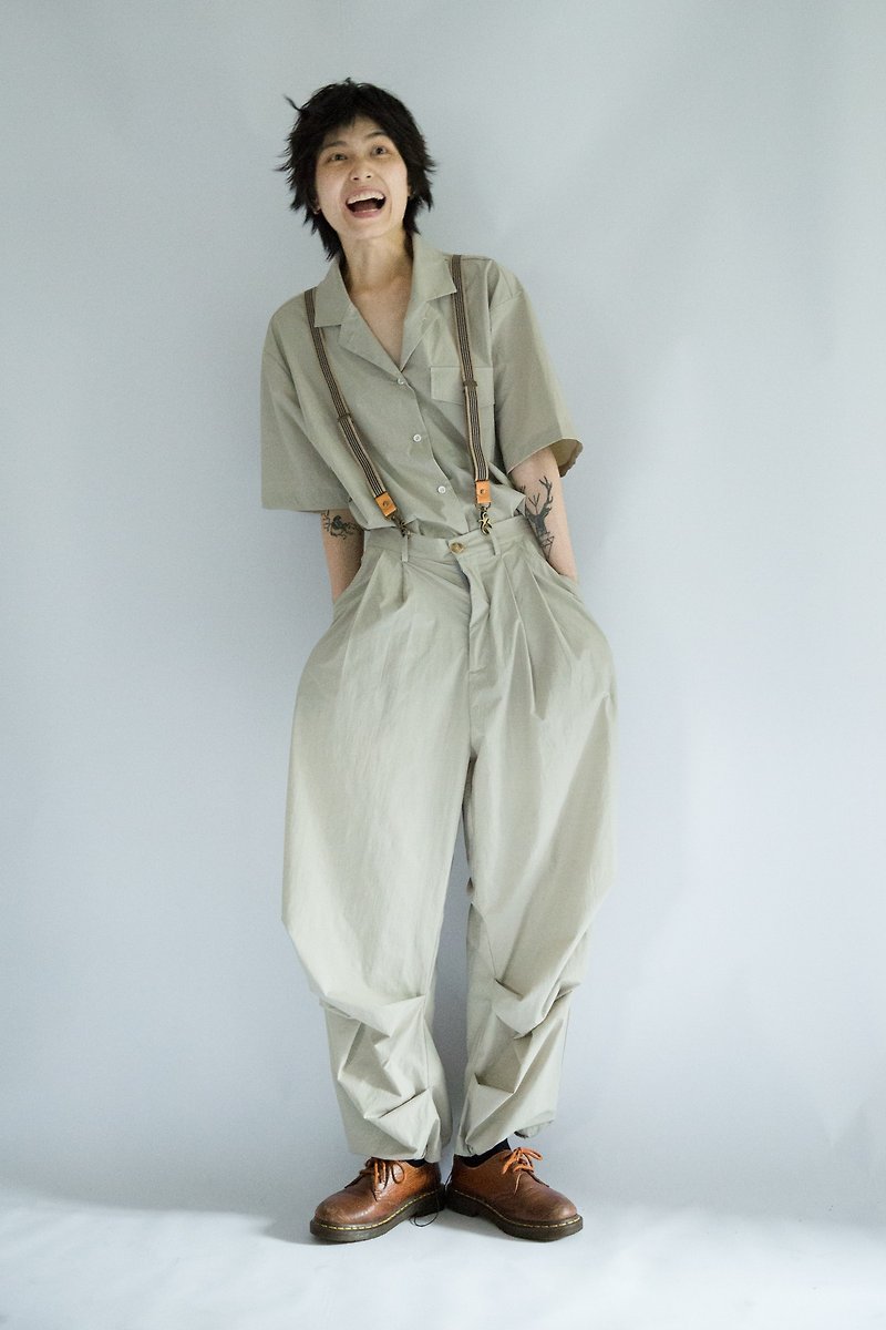 Beige pleated high-waisted trousers, silhouette cut, loose-fitting, meat-covering, multiple ways to wear, textured fabric, unisex - Women's Pants - Cotton & Hemp Khaki