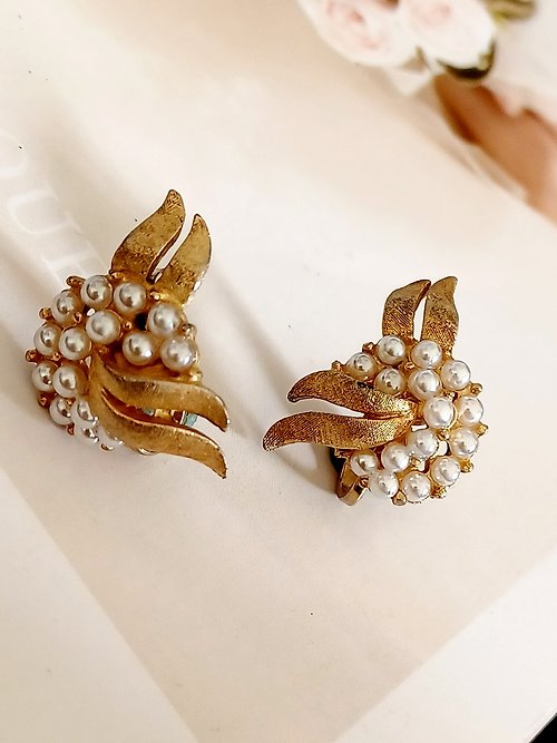 老時光製造所 vintage jewelry 古董Trifari 金色羽翼珍珠夾式耳環