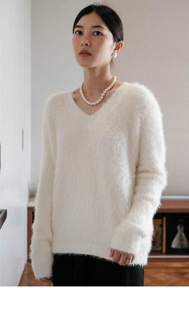 Retro Hong Kong style fluffy V-neck knitted sweater - สเวตเตอร์ผู้หญิง - เส้นใยสังเคราะห์ 