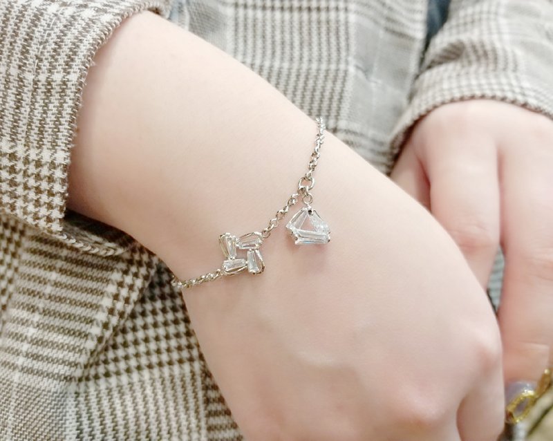 -Ice Cube Geometry- Stone Bracelet - สร้อยข้อมือ - วัสดุอื่นๆ สีเงิน