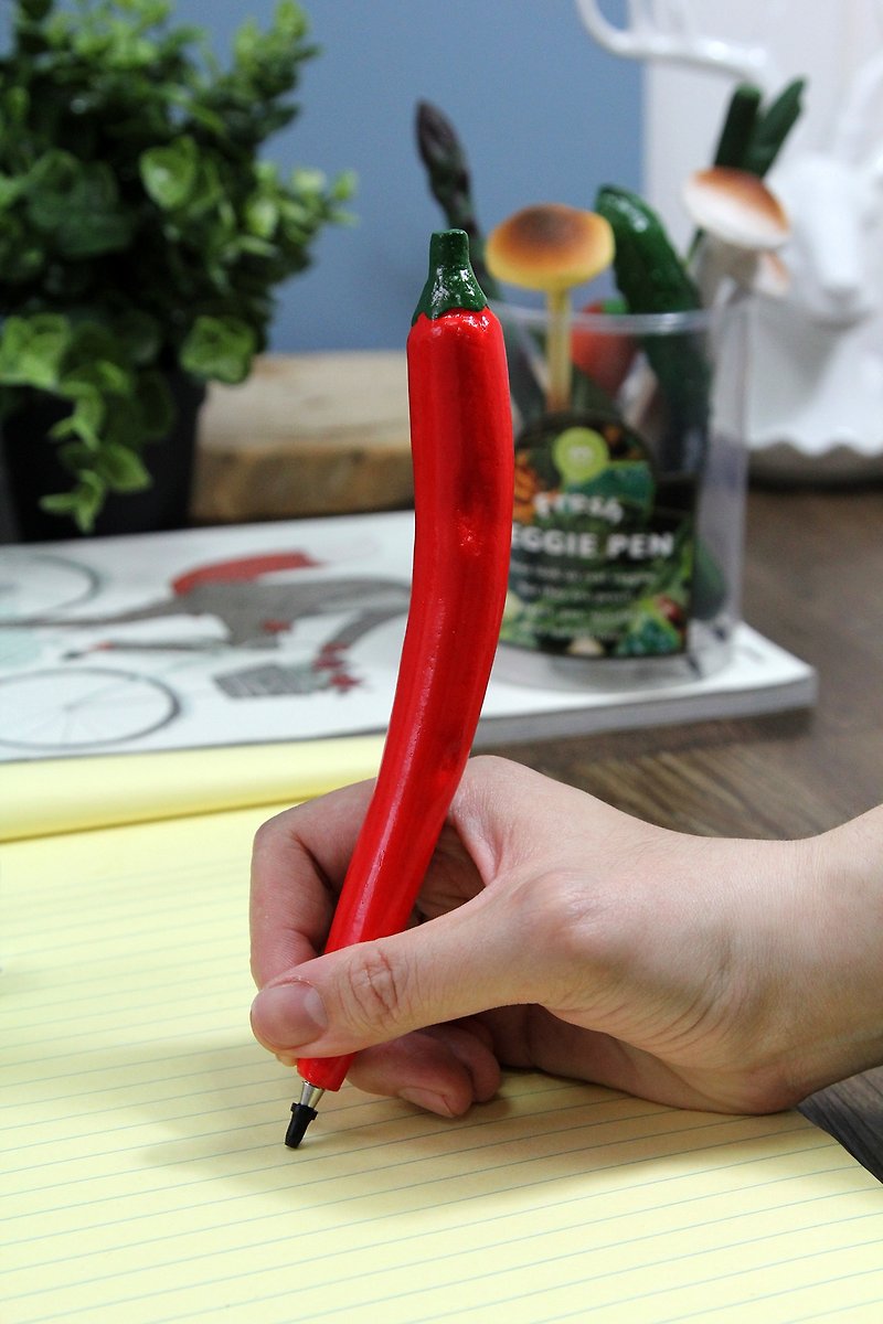 SUSS-Japan Magnets Super Fun Stationery Realistic Vegetable Shaped Red Ball Pen (Red Pepper) - ปากกา - พลาสติก สีแดง