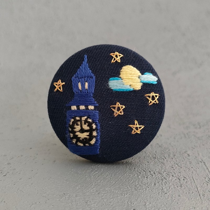 ビッグベンと星空の刺繍ブローチ - 胸針 - 棉．麻 藍色