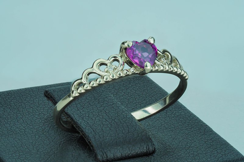 14 kt solid gold ring with heart natural garnet and diamonds. - 戒指 - 貴金屬 金色