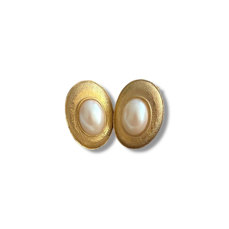 Paolo Gucci Faux Pearl Gold Tone Large Oval Clip-on Earrings Authentic Lux 1980s - 耳環/耳夾/耳骨夾 - 其他金屬 白色