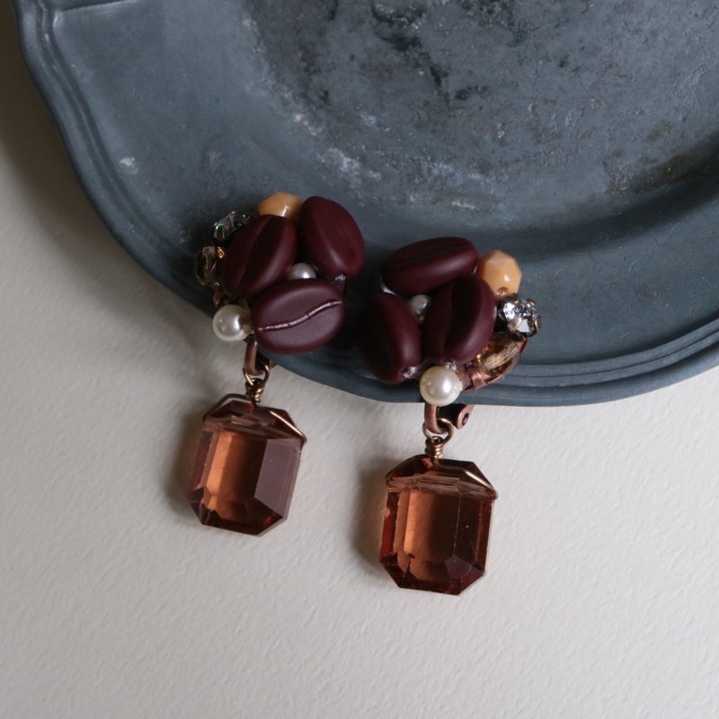 Coffee scent Clip-On beans Czech beads Austrian crystal Brown shop Cafe - ต่างหู - แก้ว สีนำ้ตาล