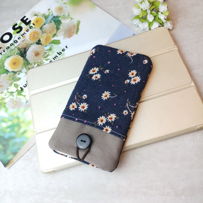 Customized phone bag, mobile phone bag, mobile phone protective cloth cover such as iPhone Samsung (M-001) - เคส/ซองมือถือ - ผ้าฝ้าย/ผ้าลินิน สีน้ำเงิน