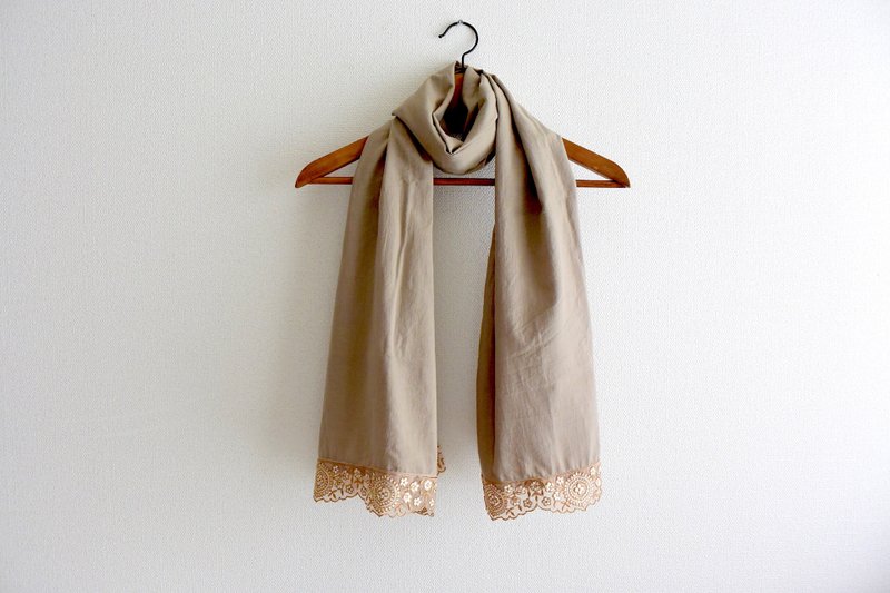 Gauze voile stole with Indian embroidered lace in mocha beige - ผ้าพันคอถัก - ผ้าฝ้าย/ผ้าลินิน สีกากี