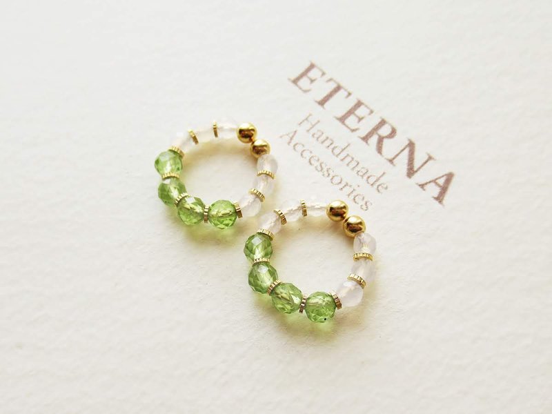 Peridot and White calcedony, tiny hoop earrings  夾式耳環 - Earrings & Clip-ons - Stone Green