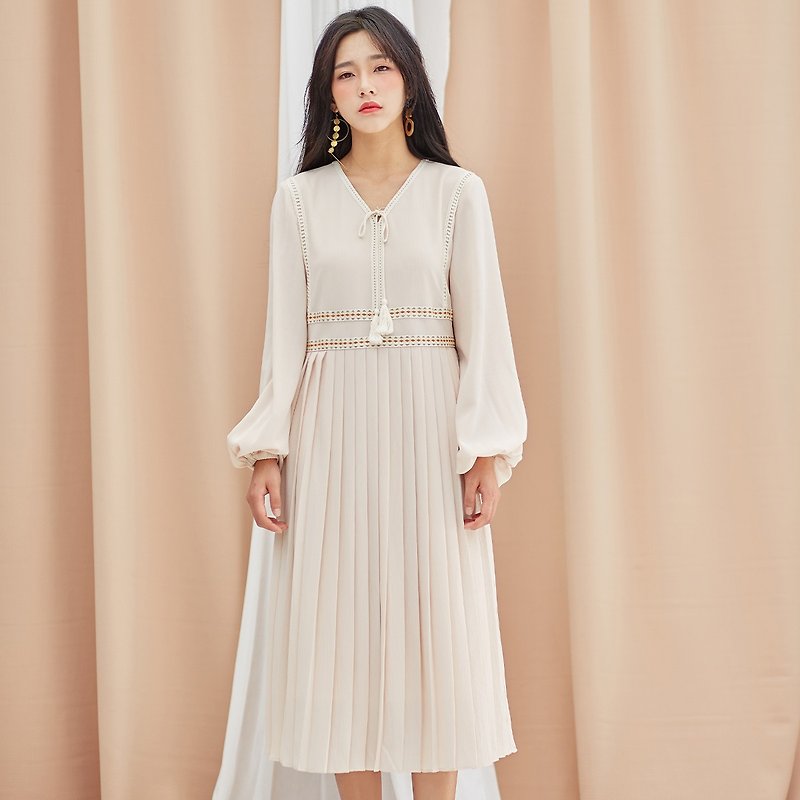 Annie Chen 2017 Autumn New Ms. Lantern Sleeve Tassel Dress with Dress - ชุดเดรส - เส้นใยสังเคราะห์ สึชมพู