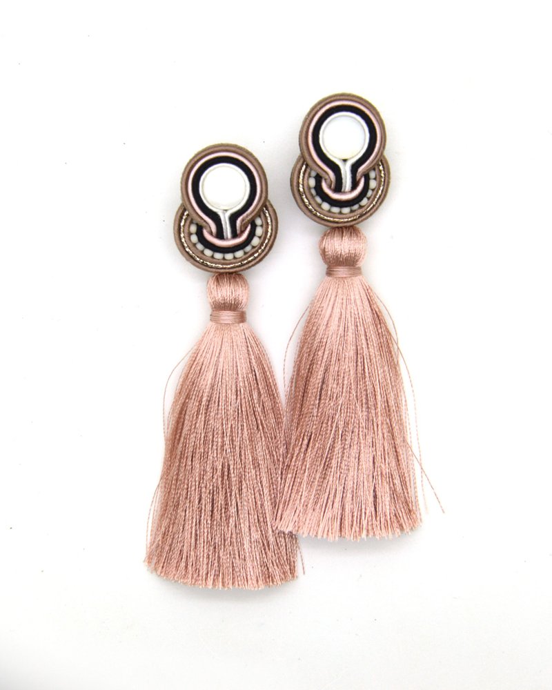 Tassel earrings with mother of pearls beads - 耳環/耳夾/耳骨夾 - 其他材質 多色