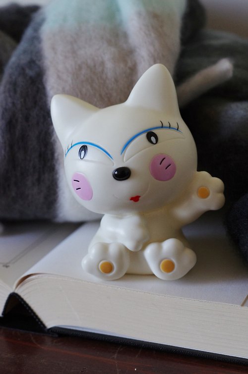 金銀寶貝 金銀寶貝日本銀行 白色貓咪儲金箱存錢筒 塑料玩具擺飾 w400