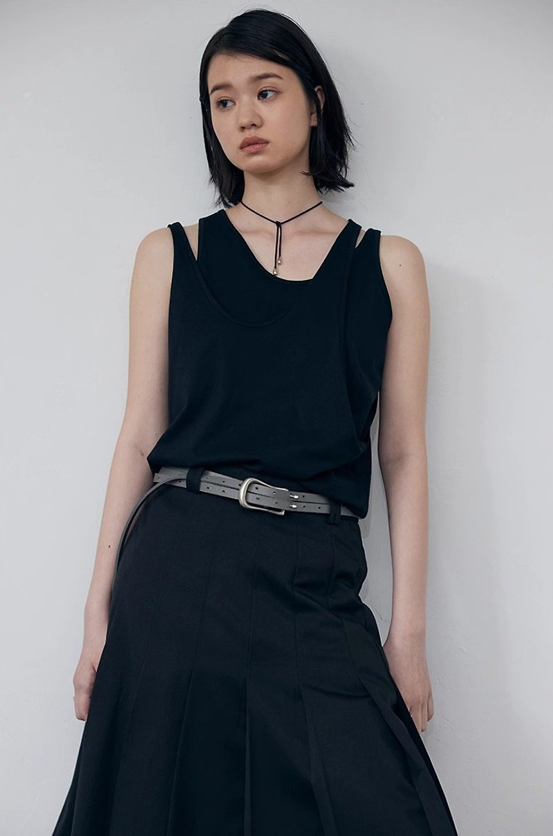 Japanese style minimalist lazy dislocation halter neck double layer vest - เสื้อกั๊กผู้หญิง - วัสดุอื่นๆ สีดำ