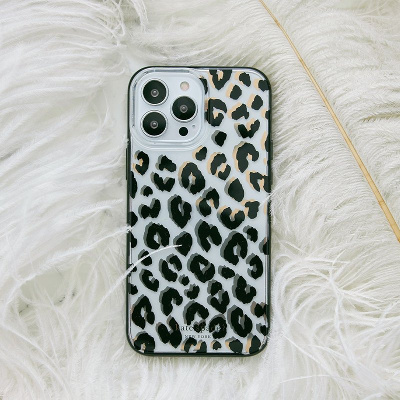 【kate spade】iPhone 14 series boutique mobile phone case sexy leopard print - เคส/ซองมือถือ - พลาสติก สีดำ