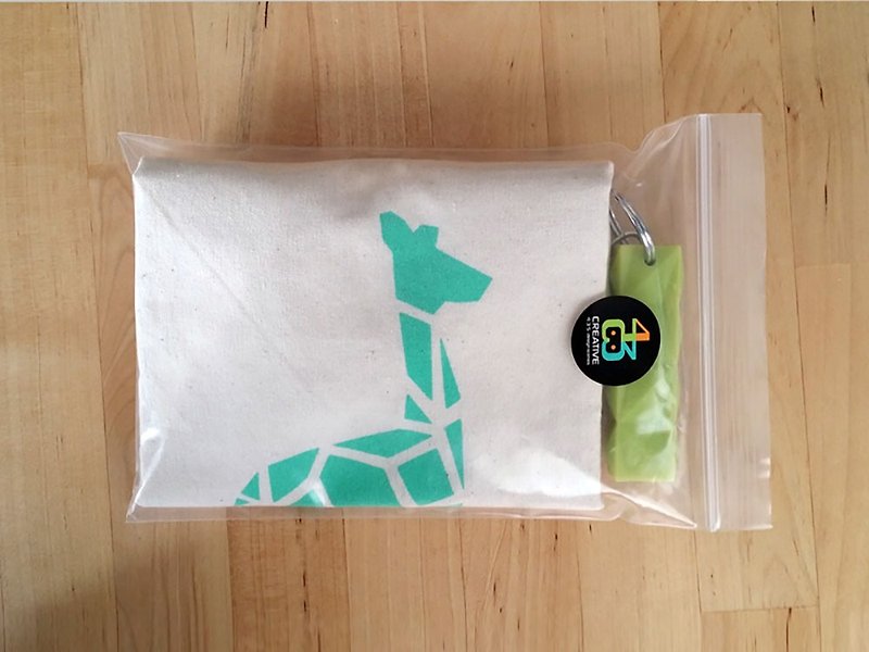 Limited Origami Animal Tote Canvas Bag + Apple Green Keyring // Geometric Green Giraffe Pattern - กระเป๋าถือ - ผ้าฝ้าย/ผ้าลินิน สีเขียว