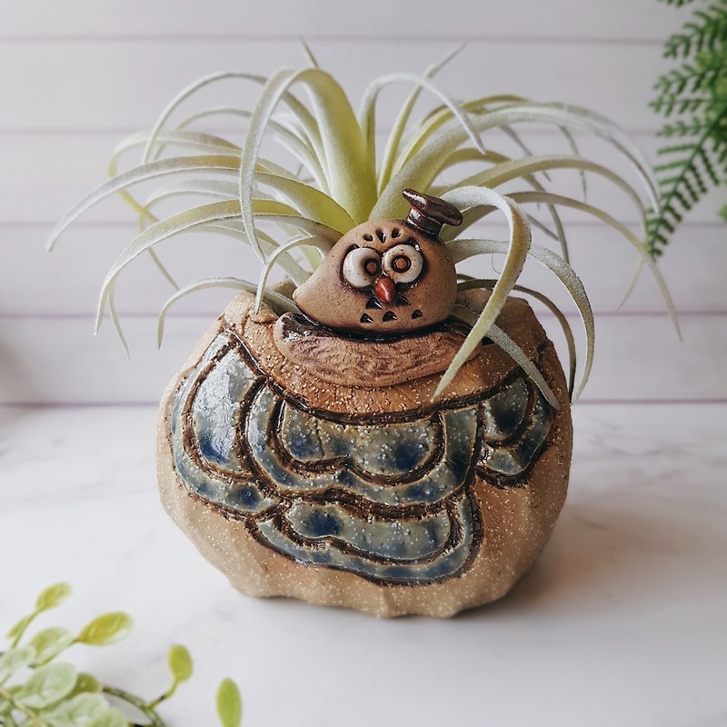 Xueba Eagle│Yoshino Eagle x Owl Pottery Floral Handmade Succulents - Pottery & Ceramics - Pottery Khaki