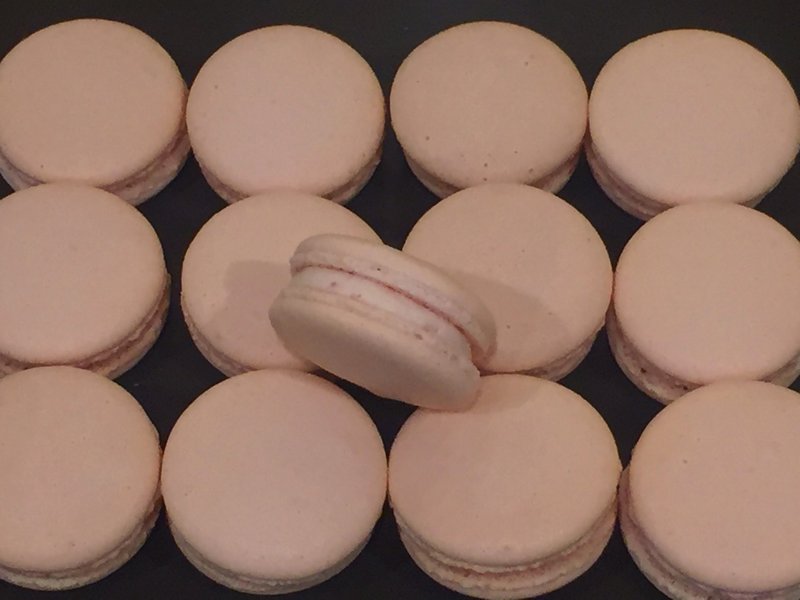 【Mizu Patisserie】法式經典馬卡龍禮盒 18入(可搭配三種口味) - 蛋糕/甜點 - 新鮮食材 多色