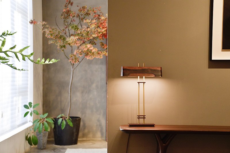 曦華(黑檀木, 黃銅版) 木質桌燈 LED 觸控無段調光 Sherwood(BS) - 燈具/燈飾 - 木頭 
