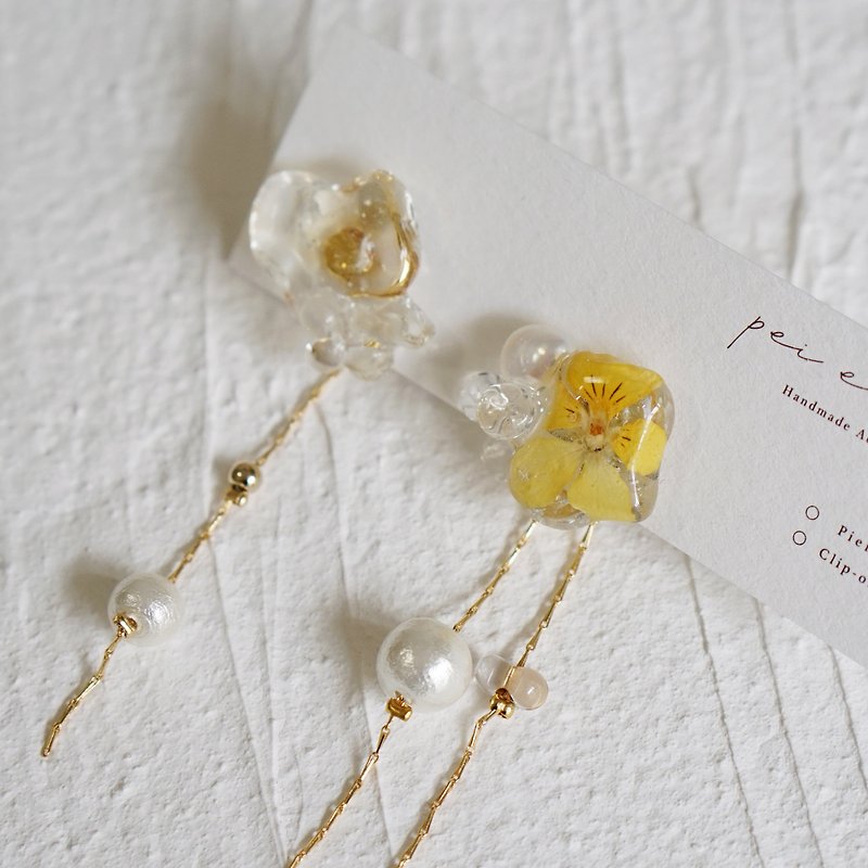 Pansy glass beads irregular type with cotton cotton beads - ต่างหู - วัสดุอื่นๆ สีเหลือง