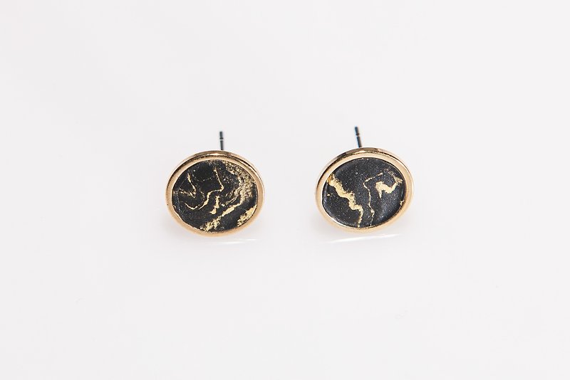Handmade black gold metal earrings - ต่างหู - โลหะ สีดำ