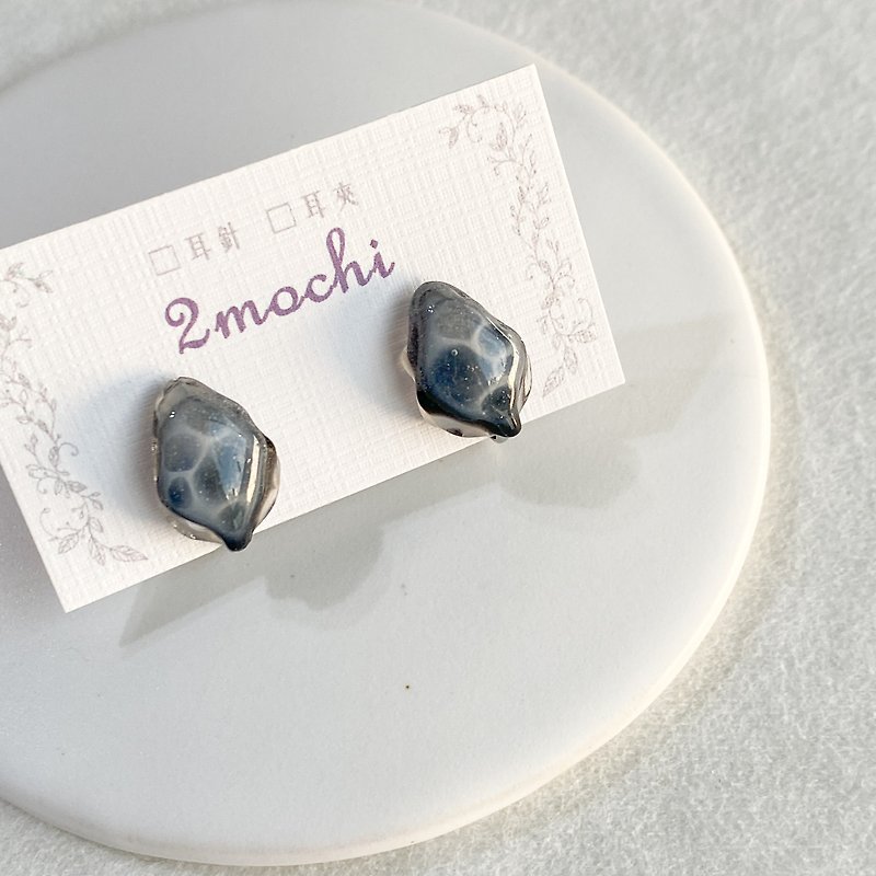oRainbow Seao Water Painted Resin Earrings/ Clip-On Gradient Earrings - ต่างหู - เรซิน สีดำ