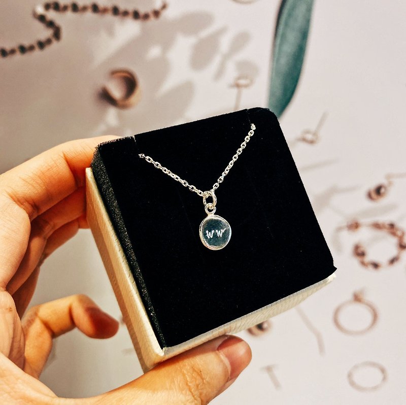 Classic medal necklace // Engraving // Bridesmaid gift and birthday gift - สร้อยคอ - โลหะ 