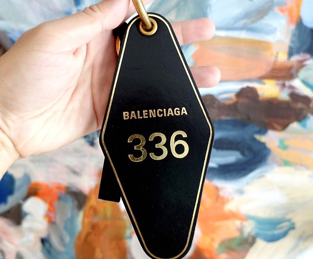 French Balenciaga black leather hotel wind door plate listing keychain keychain charm high-end second-hand vintage - Shop Mr.Travel Genius Antique shop - Pinkoi
