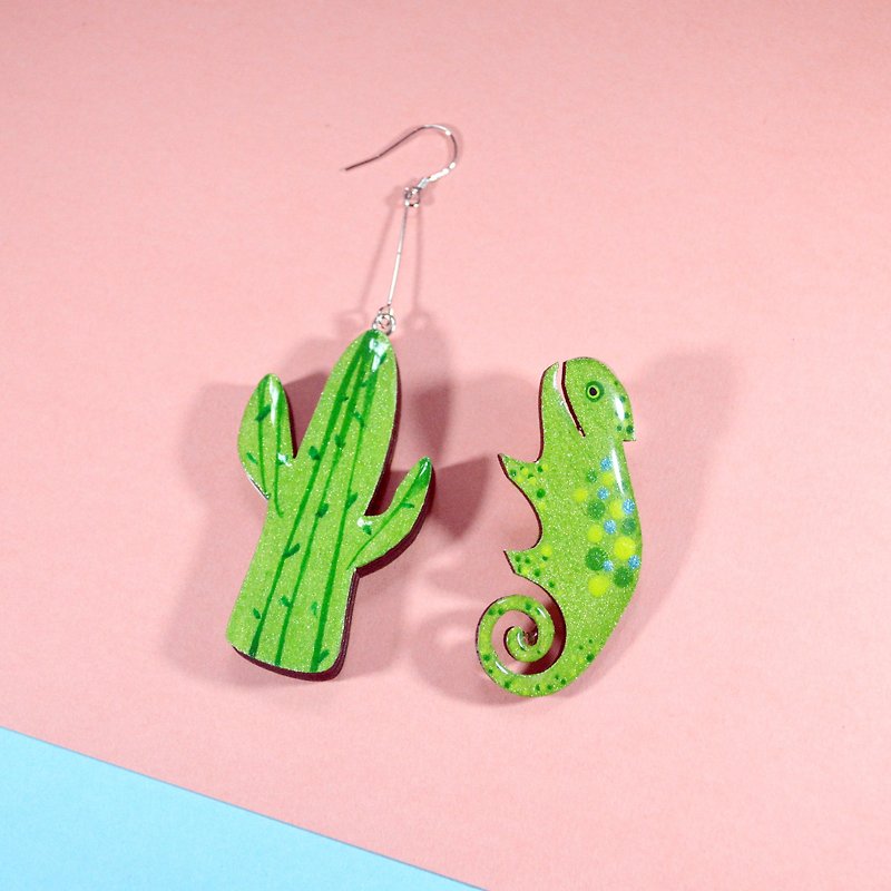 Symphony chameleon green cactus and chameleon asymmetric earrings ear clips hand-painted wooden - Earrings & Clip-ons - Wood Green