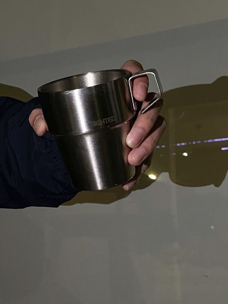 LESS 極簡設計 雙層不鏽鋼水杯 防燙手 露營杯 馬克杯 - 杯子 - 不鏽鋼 銀色