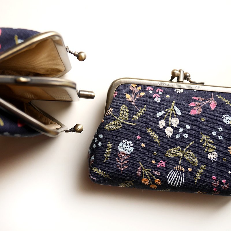 Wall flower two-color coin purse / mouth gold bag [made in Taiwan] - Clutch Bags - Other Metals Blue