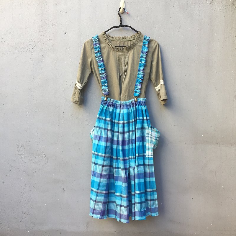 //Nail removal//Sling skirt_Blue plaid outer pocket suspender skirt - Skirts - Cotton & Hemp Blue