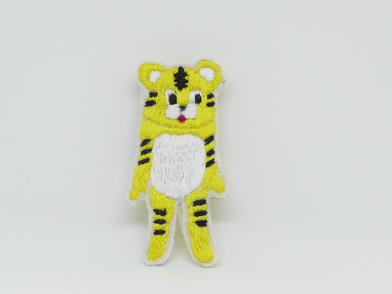 Embroidered brooch costume tiger - เข็มกลัด - ผ้าฝ้าย/ผ้าลินิน สีเหลือง