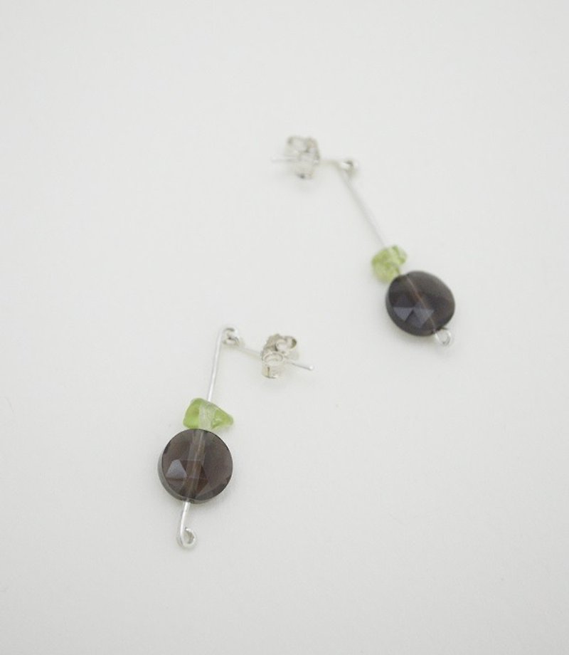 Untitled-Smoky Quartz‧Olivine‧Silver Earring - Earrings & Clip-ons - Gemstone Brown