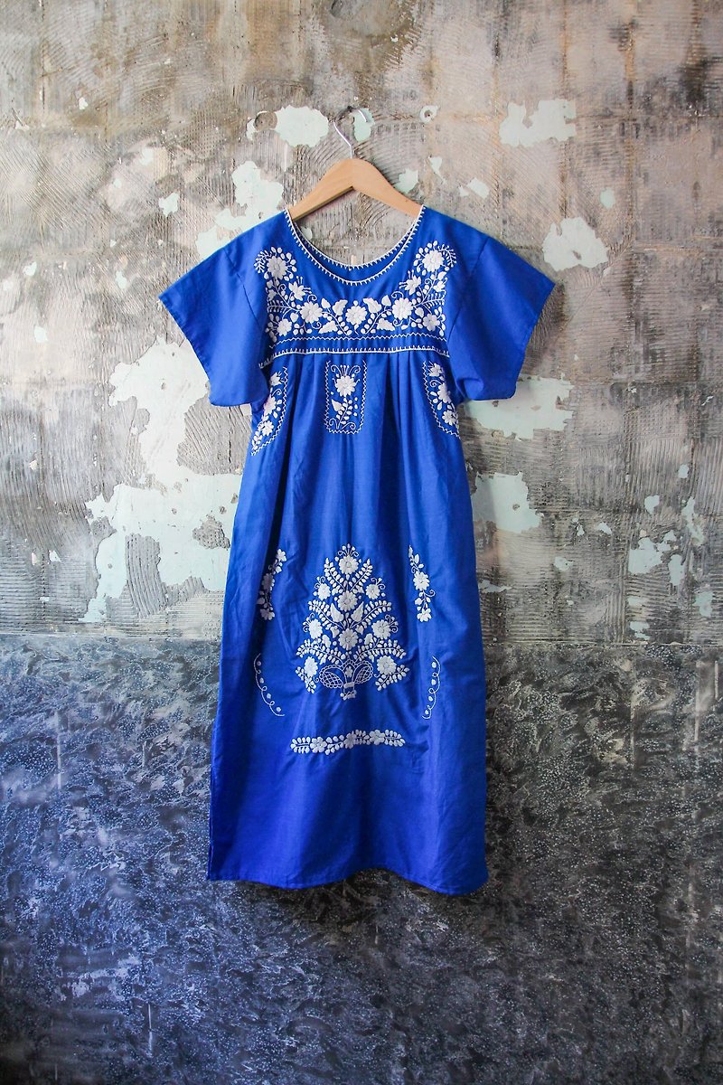 袅袅 department store-Vintage blue white flowers embroidery Mexican dress retro - ชุดเดรส - ผ้าฝ้าย/ผ้าลินิน 