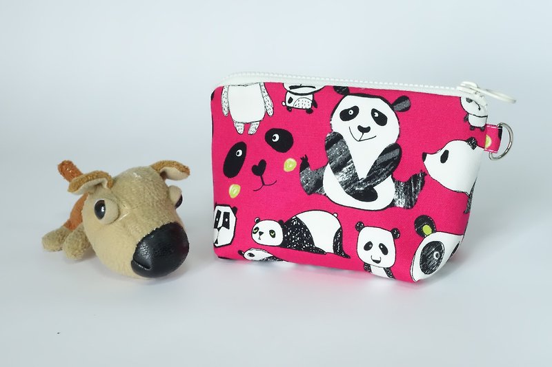 Play cloth handmade. Cute panda triangle universal bag coin purse - กระเป๋าใส่เหรียญ - ผ้าฝ้าย/ผ้าลินิน สีแดง