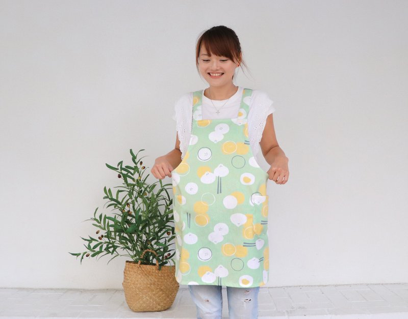 【Xiaolongbao-printed apron】Easy to put on and take off / strap design - Aprons - Polyester Green